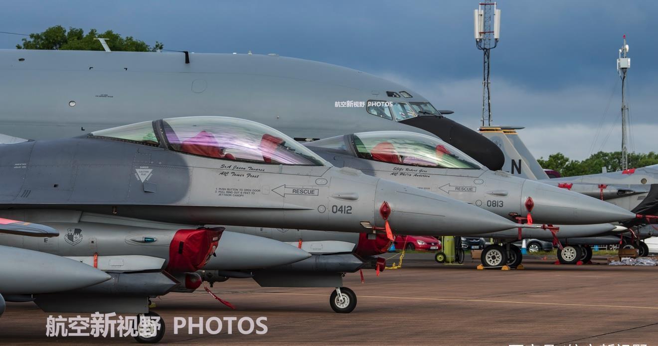 实拍|军迷深入国外基地实拍,美国空军F-16战斗机,服役多年不减当年
