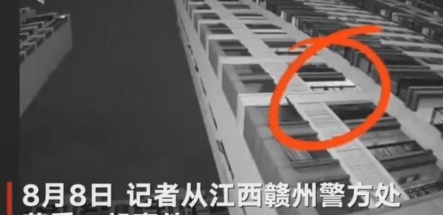  砸出|九楼从天而降自行车，一楼阳光棚被砸出大窟窿，调查原因让人无语