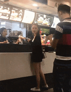 搞笑|搞笑GIF：这是什么情况？怎么还有活的？