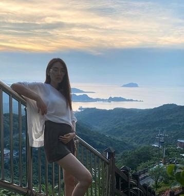 意外|快讯/热狗女友怀上第二胎! IG曝喜讯:真是充满意外