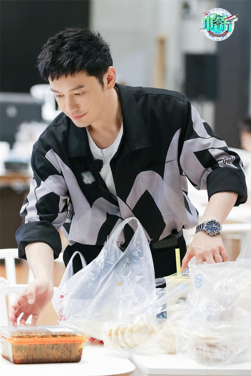  中餐厅|黄晓明《中餐厅》“爱心盒饭”计划圆满达成 雨中送餐致敬平民英雄