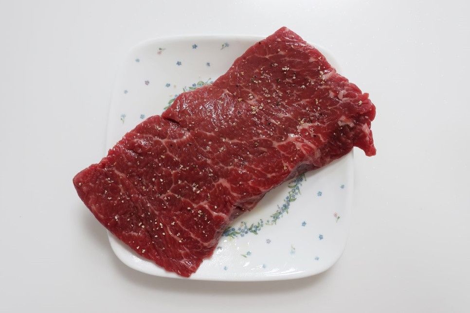 做法|简单美食之《牛排盖饭》的做法