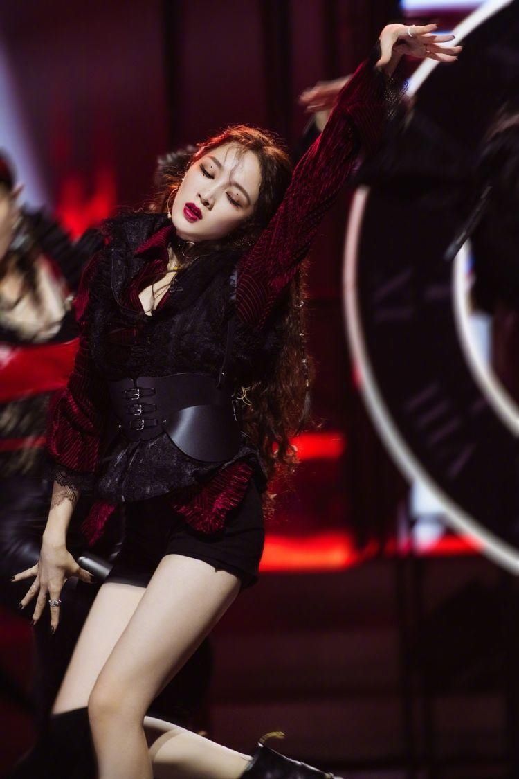  承包|虽然孟佳淘汰，但张萌和黄圣依把她的今后承包了