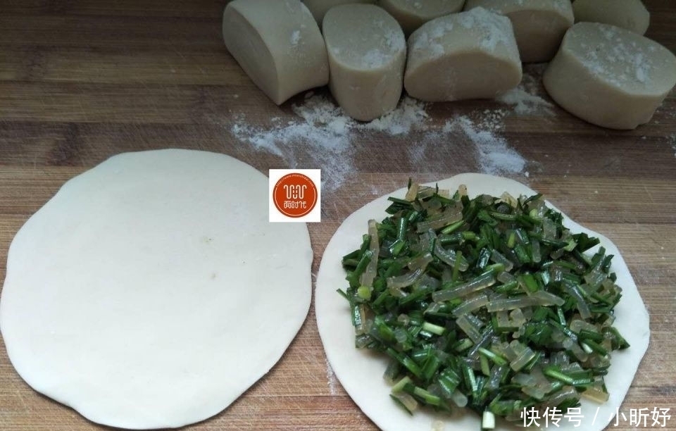 韭菜|做韭菜盒子,教你一招,外酥内鲜,好吃不腻,简单又美味!