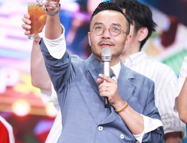  天天兄弟|王一博上《快本》串门，自我介绍有亮点，破坏道具要被“找家长”