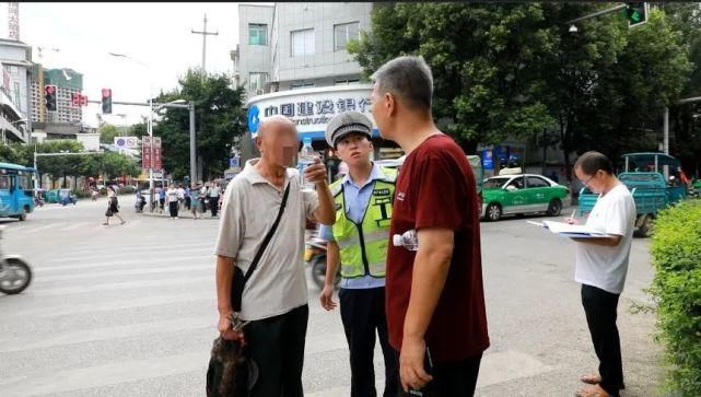 违法地点|行人横穿马路，黎平实名曝光一批不文明交通行为，快看有没有你