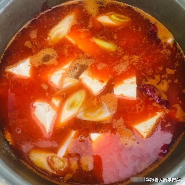 鲤鱼|鲤鱼炖豆腐,鲜香味美,好吃又补钙