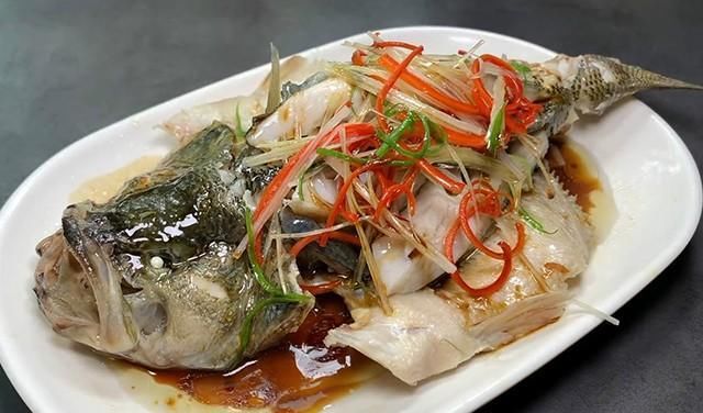 味道鲜美|蒸鱼总是腥味?教你1个小技巧,保证蒸鱼时,鱼无腥味,味道鲜美