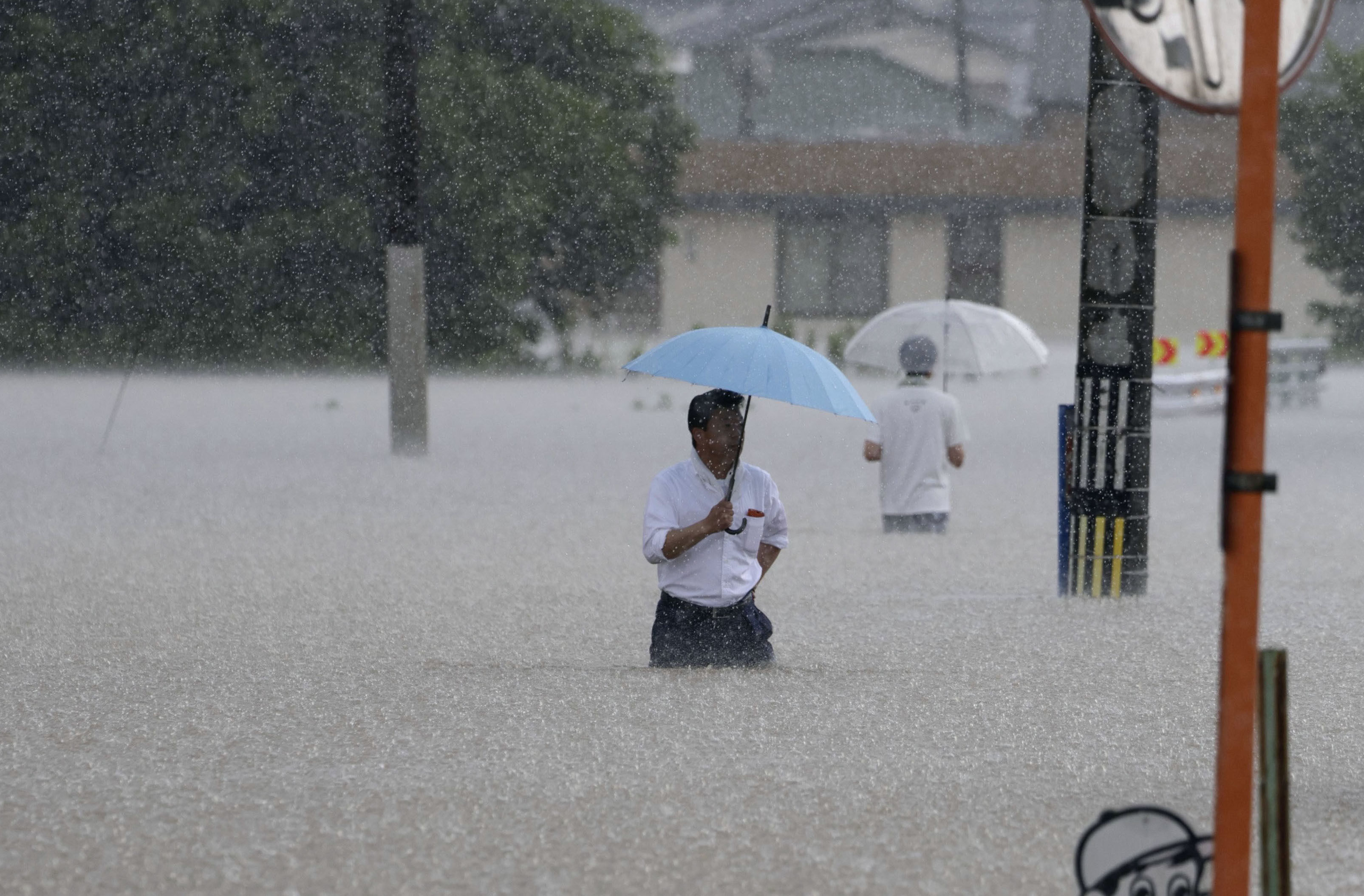 日本九州暴雨已致2人死亡