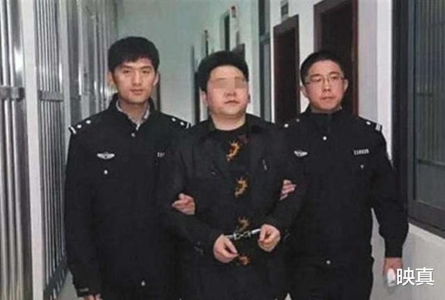 电话卡|男子通过“网购”一年赚80万,警方上门缴获50台手机,百张电话卡