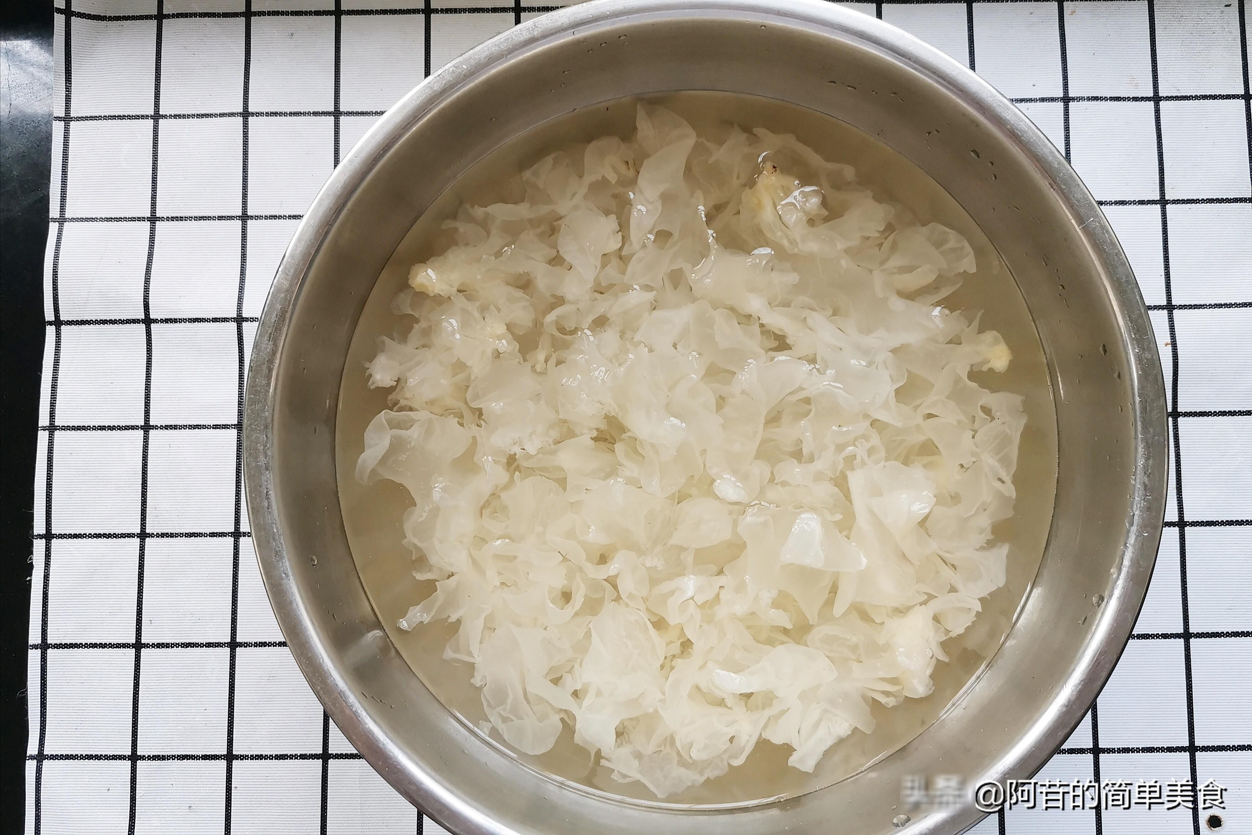  白耳|今天不用黑木耳，改用白耳炒鸡蛋，营养丰富卖相好，很不错哦