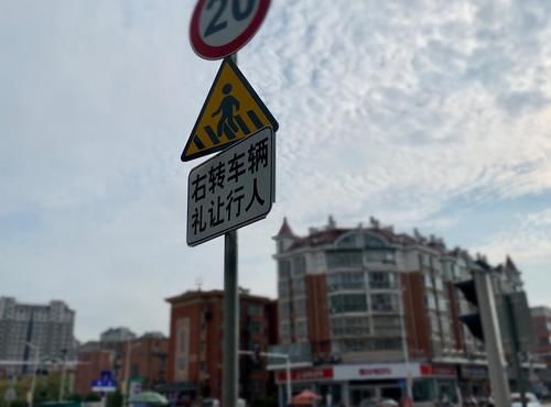 文明|中量大量新学子探“礼让行人”，宣文明精神