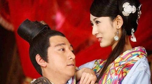  外室|得知丈夫偷养外室，正妻大怒提刀上门，见到人后丢开刀，抱住安慰