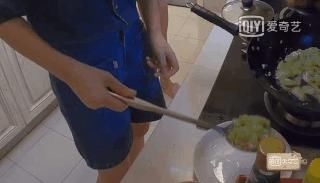  饺子|明星“蹭饭”：岳云鹏煮饺子，郁可唯摘辣椒，李斯丹妮哄孩子