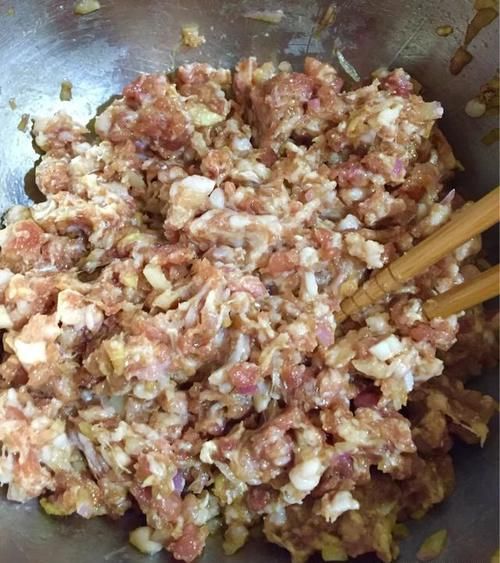 芹菜|为什么芹菜鲜肉饺子的馅黏不起来?