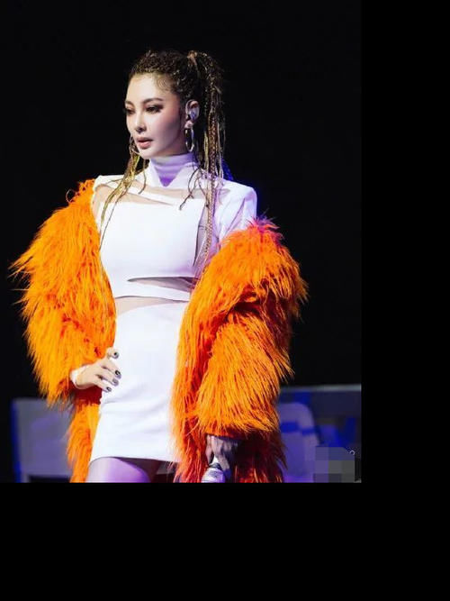 女人真|张雨绮再次第一，美丽笨女人真就这么吃香？