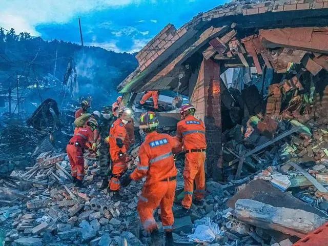  愤怒|53张罚单和20条人命，心痛！愤怒！