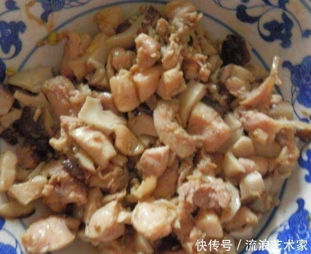  粽叶|带有粽叶香味的香菇鸡腿饭非常适合寒冷和多雨的天气