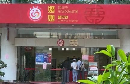  喜剧|思文程璐“夫妻变兄弟”往事：一场脱口秀喜剧的忧伤