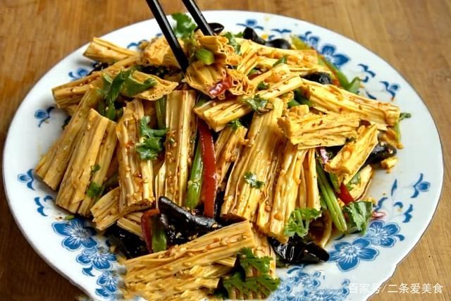  劲道|立秋后，别错过这菜，比吃豆角强，简单拌一拌，入味劲道又下饭