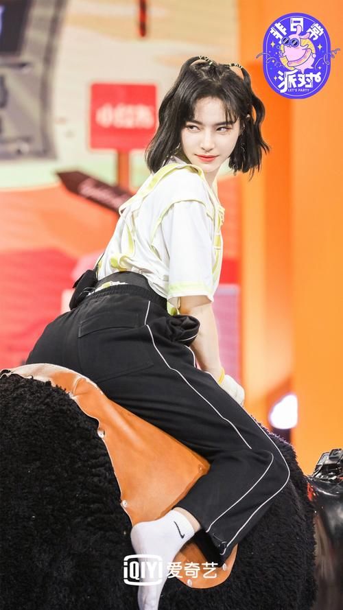  谢可寅|THE9迷惑行为大赏 刘雨昕尝试网兜套头谢可寅解锁倒骑牛