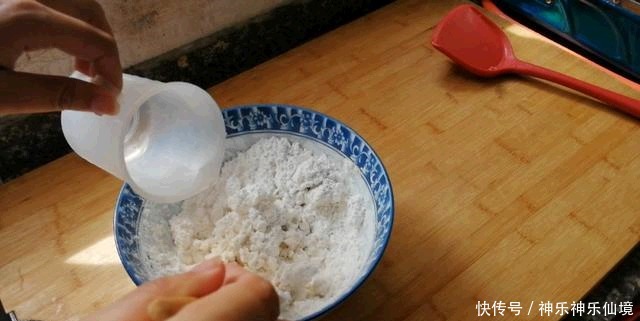 做法|人人见了都会流口水的红糖糍粑,做法简单,一次吃10个不会腻