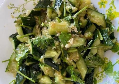  午餐|岳云鹏又晒午餐了，除了饺子都是素菜，这是准备减肥了吗？