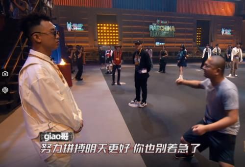  giao|《中国新说唱》药水哥晋级，giao哥被淘汰，只因吴亦凡和GAI不一样