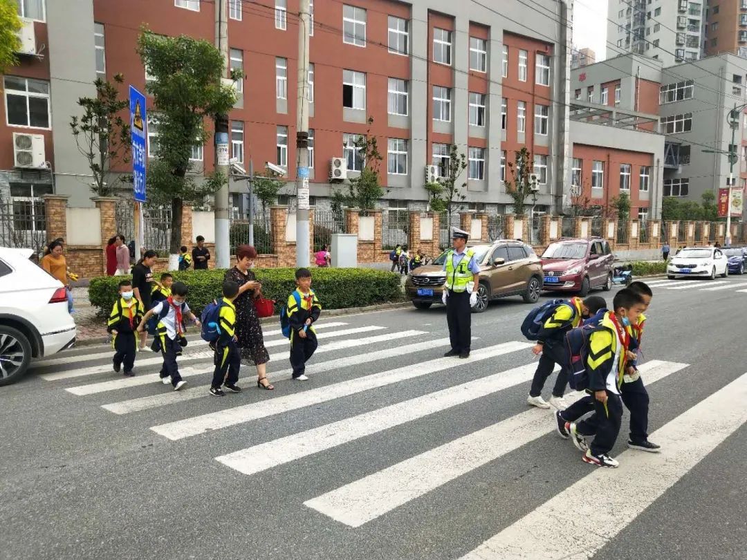 违停|“创文”——息烽交警：即日起严查机动车违停！