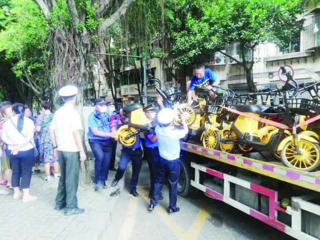 人行道上|万州整治北山片区市容交通乱象