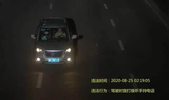 手机|在万州,你还敢开车打手机吗?高清大图曝光!