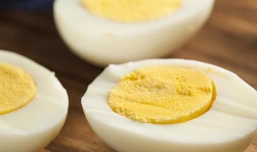  煮出来的鸡|煮鸡蛋只加水煮就错了，多加一味料，鸡蛋更香更嫩，壳一碰就掉