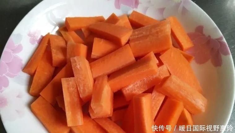 美好|天冷时多给家人做炖菜,荤素炖一锅,家常味美好营养,孩子很爱吃