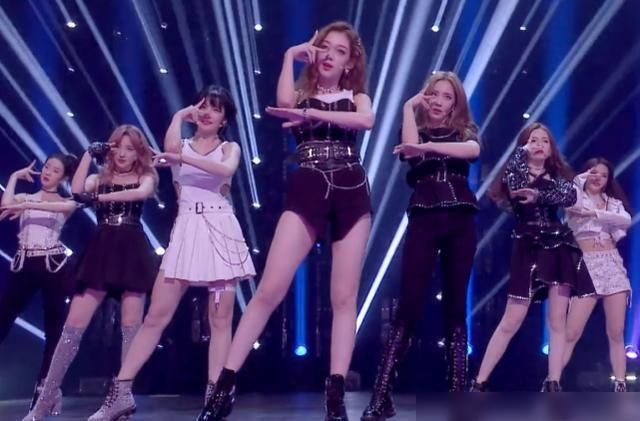  明日|硬糖少女《明日之子》合作爱情主题，nene穿婚纱，陈卓璇满场蹦