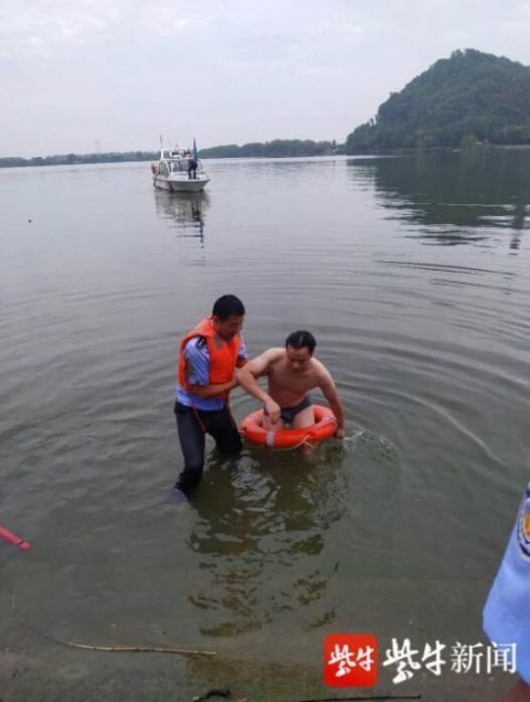  跳入|汛期期间，他5天内两次跳入金山湖，救起3名落水人员