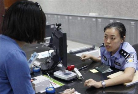  名字|女子被名字困扰多年，拿出户口本民警忍不住笑了 女子：感觉臭烘烘