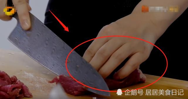  镜头|《中餐厅》赵丽颖切牛肉，当镜头放大手部特写，网友：不敢下口！