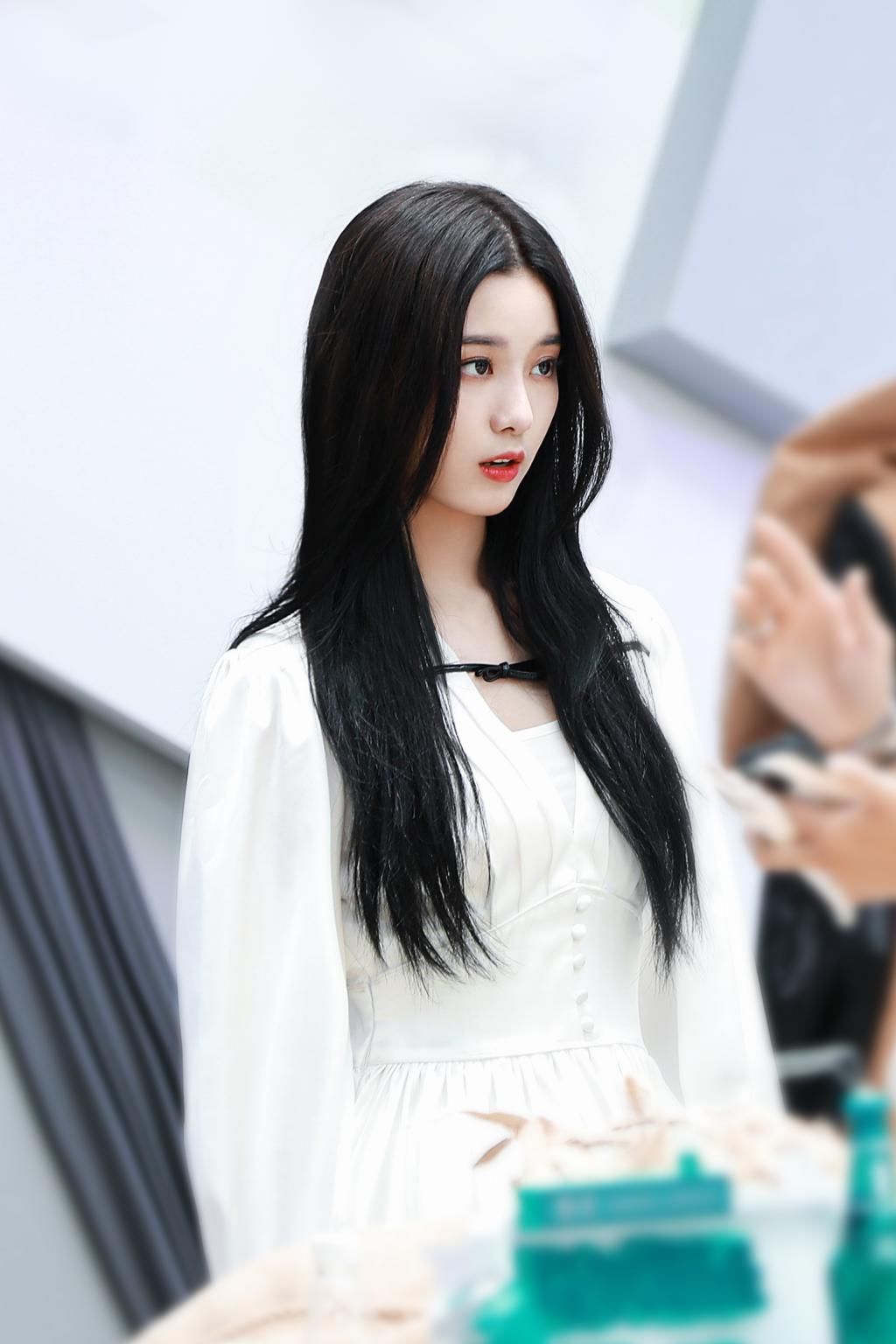  惊艳|徐艺洋《潮玩人类》携手吴建豪走秀 原始部落花瓣唇妆惊艳亮相