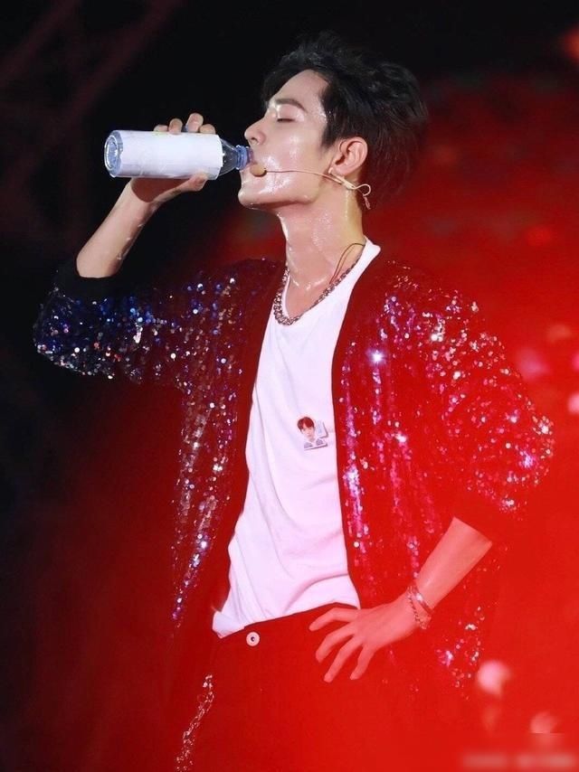  肖战|湖南娱乐发布肖战视频花絮：喝水可爱到犯规，《余生》定档播出？