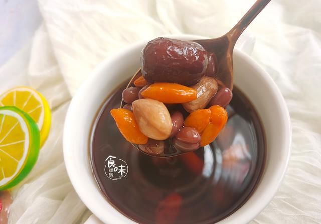 女人|35岁之后的女人，隔天这样喝一次，喝出好气色，皮肤红润有光泽