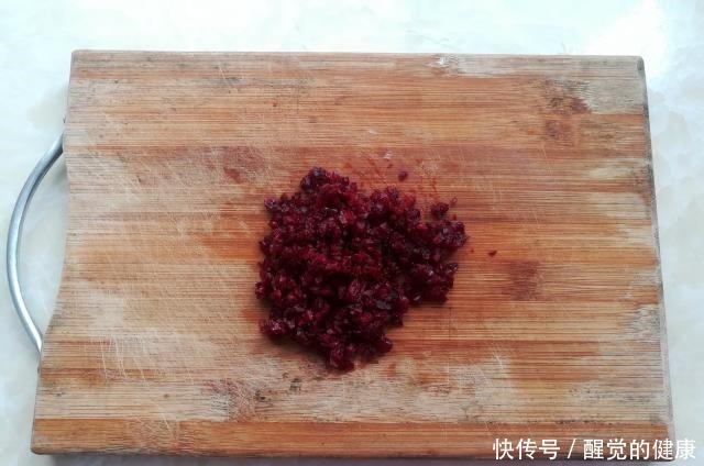 蔓越莓|它比牛轧糖好吃,比雪花酥简单,平底锅10分钟做一堆,百吃不厌