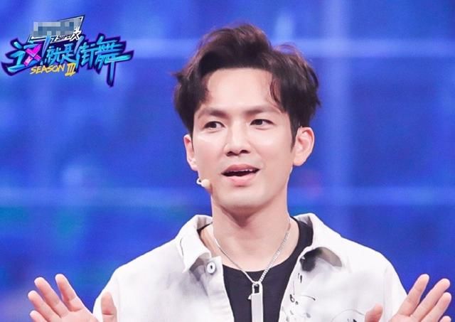  张艺兴|《街舞3》4位队长亮相发布会，造型搭配受关注，每一款都是新潮流