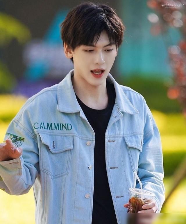 成像|教你的队友用针孔成像观看比赛,R1SE智慧,文化翟潇闻又来了