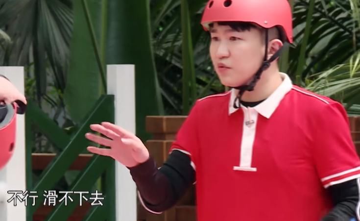  baby|张大大跟baby撒娇，说自己不会游泳，她的反应让人直呼过瘾！