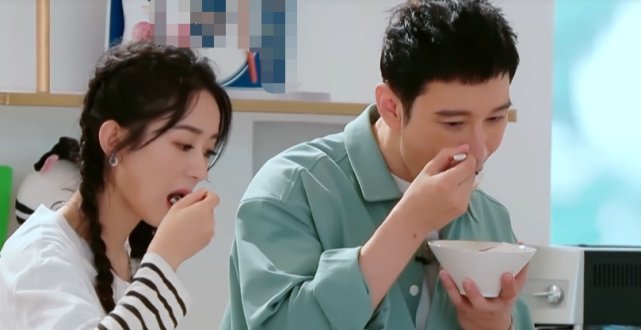  手里|赵丽颖自己学习做冰沙, 谁注意她手里用的碗? 这顾客还怎么敢来