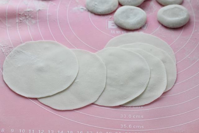  拌成|这菜虽然一股怪味儿，拌成饺子馅却鲜美无比，学会都能开饺子馆了