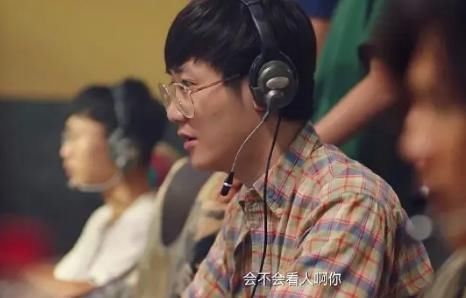  白鲨|《穿越火线》亮亮和白鲨惊喜客串，本以为秀枪法，结果演了个菜鸟