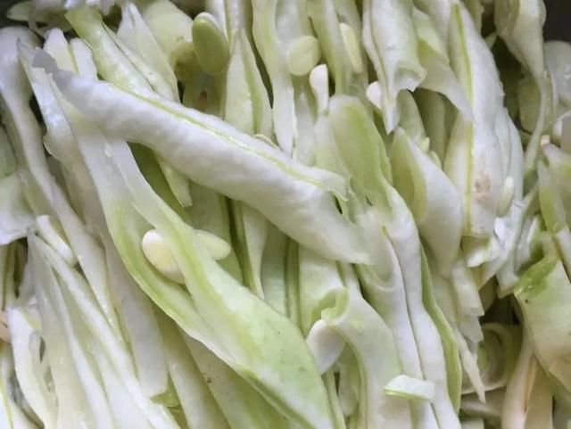  天热|天热就做这菜，简单炒炒就出锅，老人孩子都爱吃