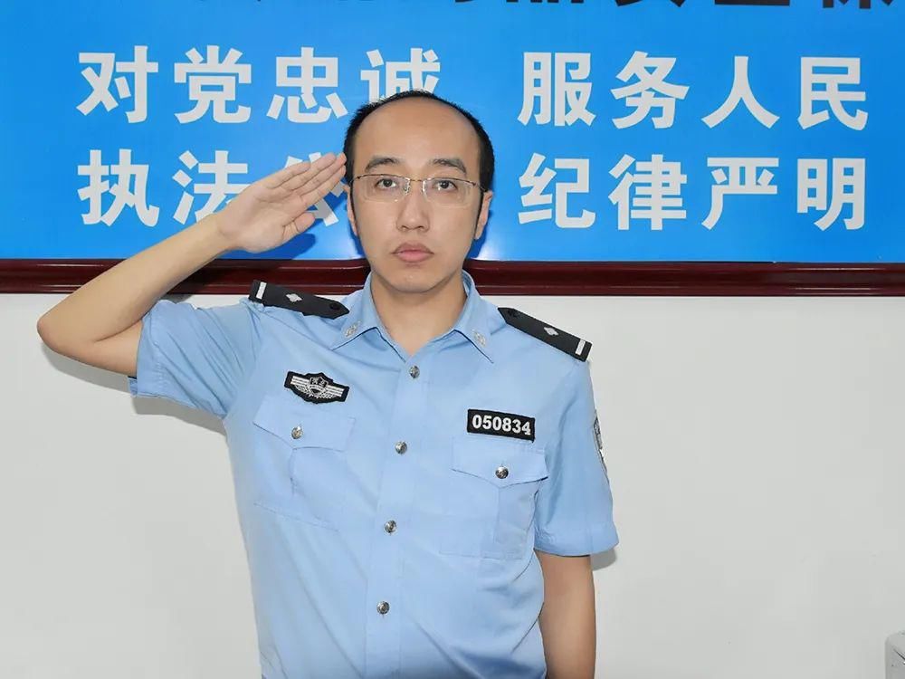  旗帜|一面旗帜 | 逢恶必侦，有案必破，这样的90帅气小伙儿你认识吗？