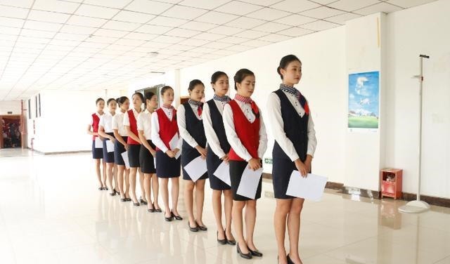 空乘|盘点空姐不能为乘客做的那些事！